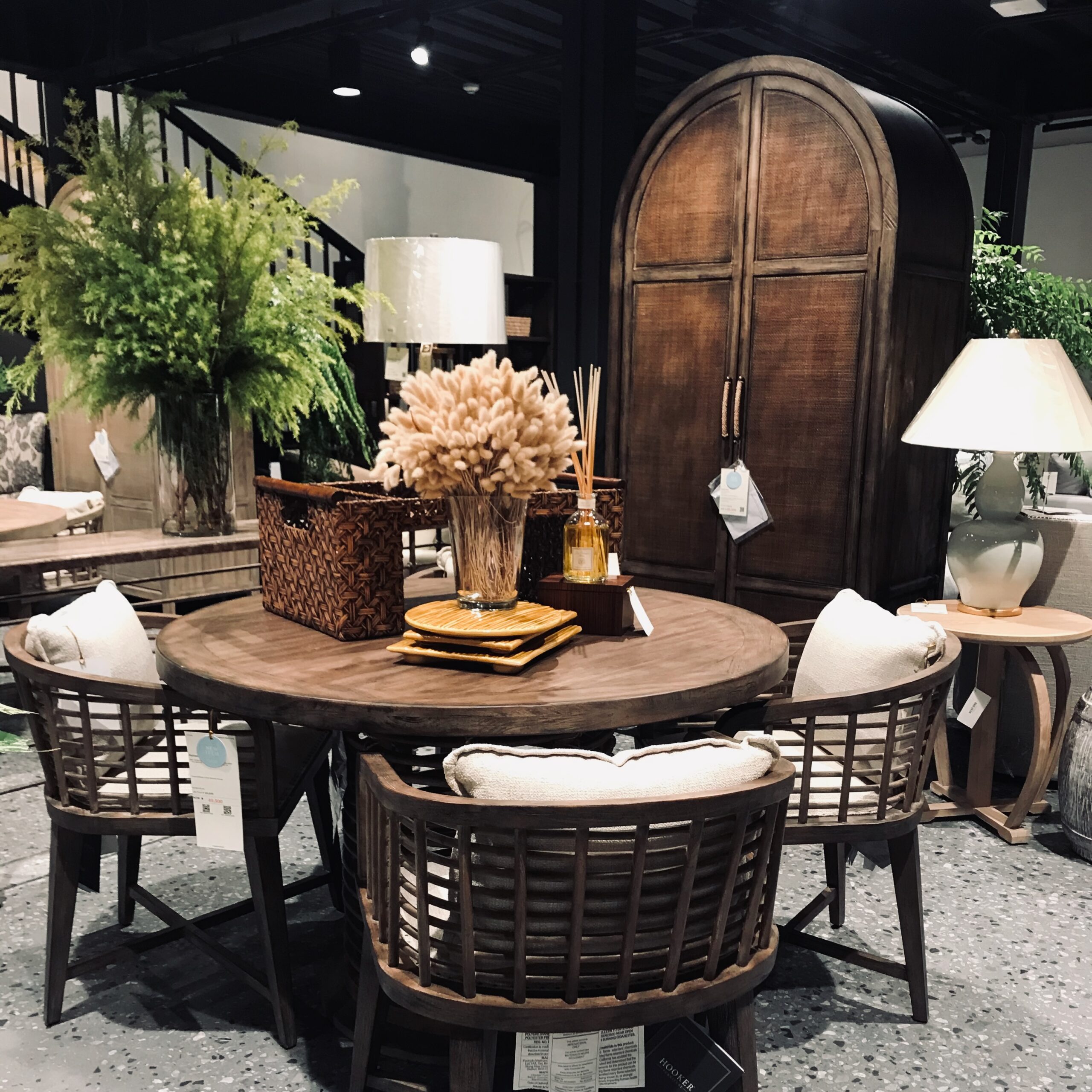 OUTLET 61 SHOWROOM 2020